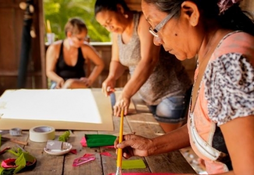 Grupo de mulheres representa a cultura da Ilha do Marajó