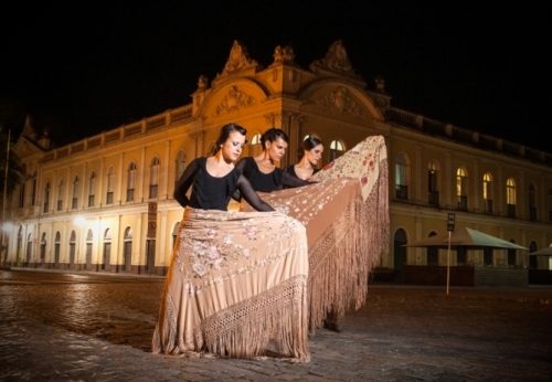 Bailarinos e músicos flamencos sobem ao palco em Belém