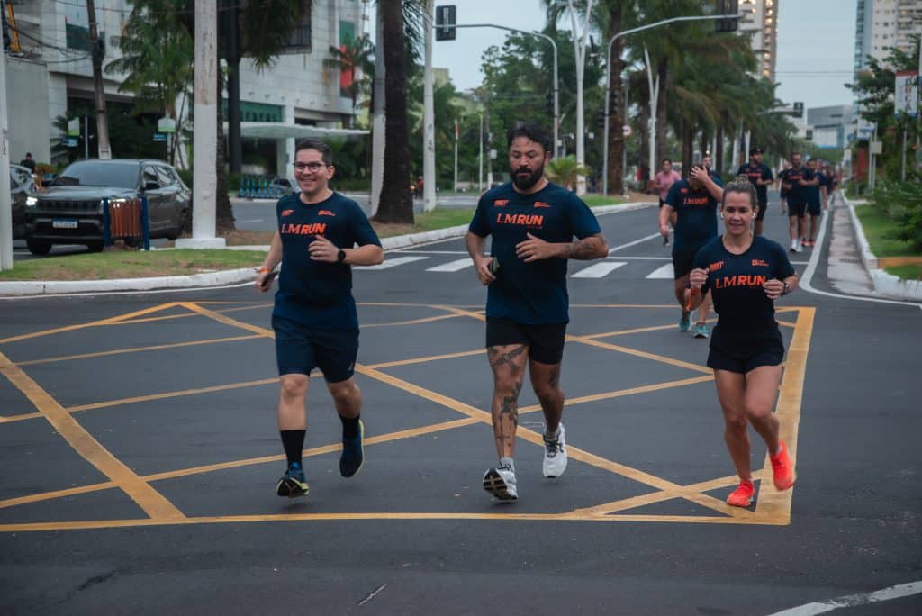 Corredores participam do LM Run Club Belém em corrida de rua pelas avenidas da cidade